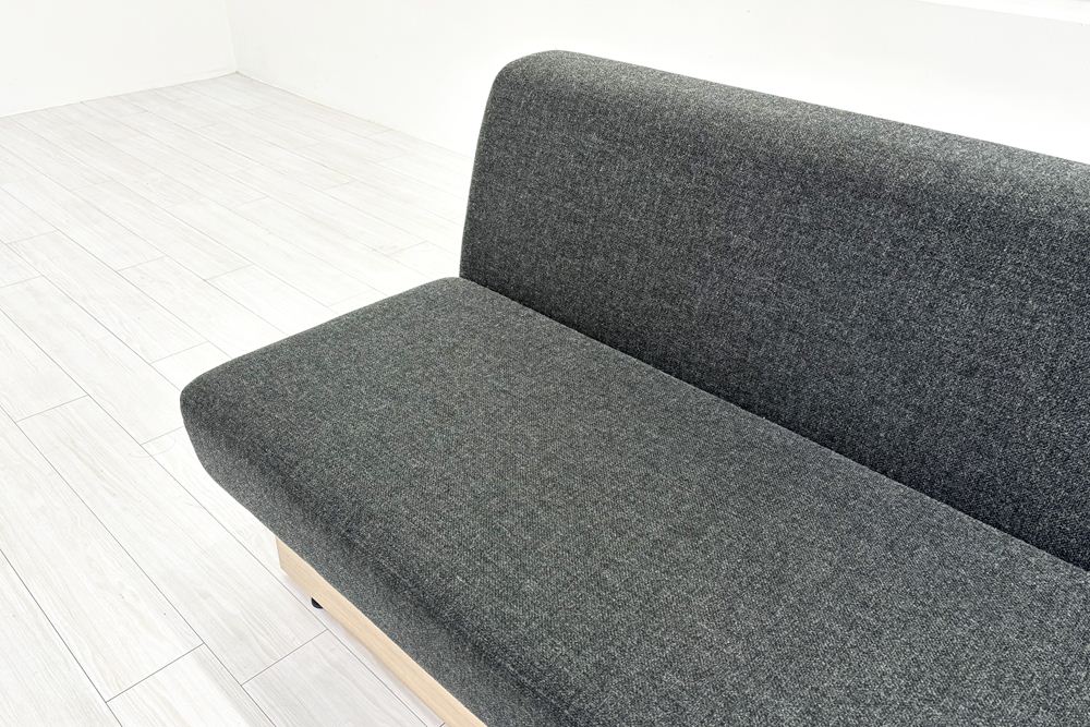 コクヨ デイズオフィス ワイヤードソファー 中古 デイズバウンダリー 3Pソファ DAYS OFFICE 中古オフィス家具 1500/740/730 グレーの画像