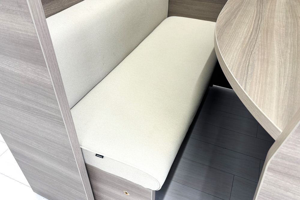 Bresta 個室ブース オカムラ ブレスタ 中古 集中ブース 中古オフィス家具 ソファブース 1200/1200/1460 左ソファの画像