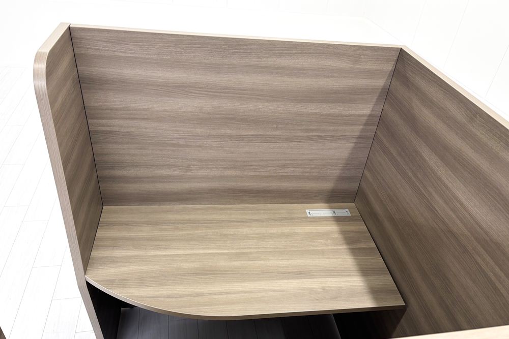 Bresta 個室ブース オカムラ ブレスタ 中古 集中ブース 中古オフィス家具 ソファブース 1200/1200/1460 右ソファの画像