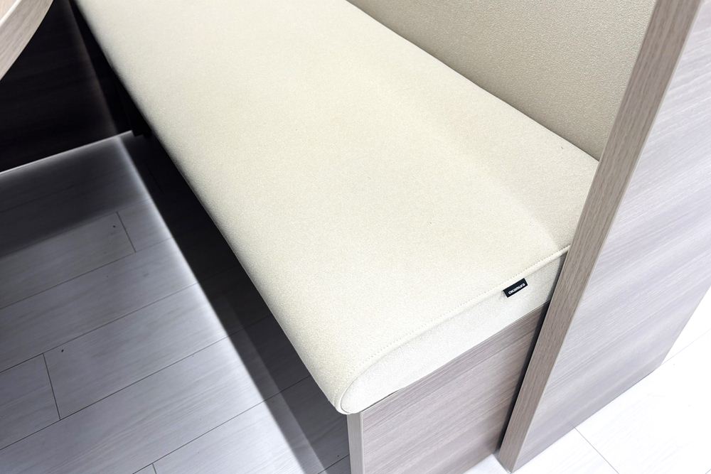 Bresta 個室ブース オカムラ ブレスタ 中古 集中ブース 中古オフィス家具 ソファブース 1200/1200/1460 右ソファの画像