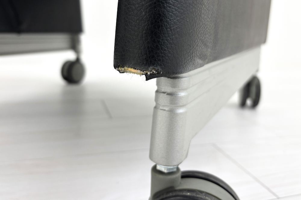 オカムラ 8346Mシリーズ ミーティングチェア 【4脚セット】 多目的チェア 中古オフィス家具 応接椅子 上下昇降タイプ ブラックの画像