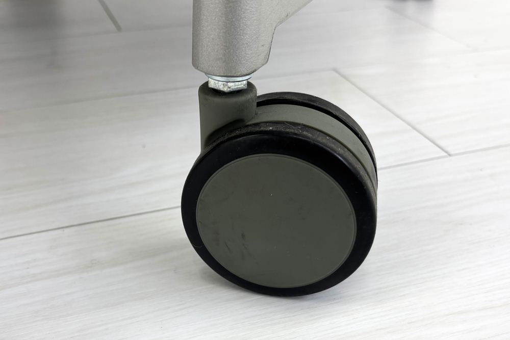 オカムラ 8346Mシリーズ ミーティングチェア 【4脚セット】 多目的チェア 中古オフィス家具 応接椅子 上下昇降タイプ ブラックの画像