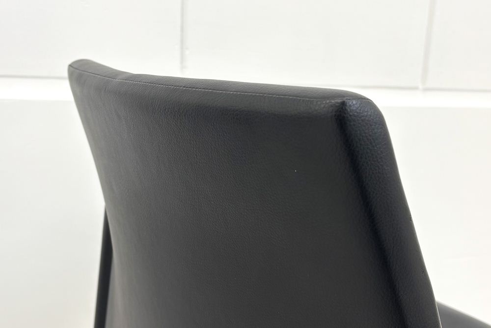 オカムラ 8346Mシリーズ ミーティングチェア 【4脚セット】 多目的チェア 中古オフィス家具 応接椅子 上下昇降タイプ ブラックの画像