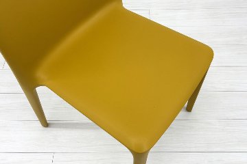 【4脚セット】 イトーキ ACTIU FTチェアシリーズ 中古 ミーティングチェア 多目的チェア スタッキングチェア 中古オフィス家具 マスタードの画像