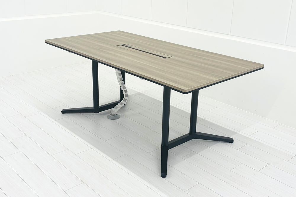 オカムラ ラティオ２ 中古 小型会議テーブル 幅1800 ミーティングテーブル 会議机 中古オフィス家具 1800/900/720の画像