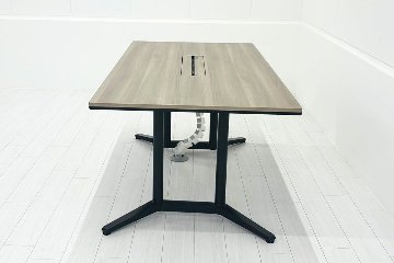 オカムラ ラティオ２ 中古 小型会議テーブル 幅1800 ミーティングテーブル 会議机 中古オフィス家具 1800/900/720の画像