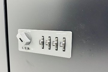 コクヨ エディア 8人用ロッカー 中古 メールボックス 中古オフィス家具 オートロックダイヤル錠 ブラック 900/450/1810の画像