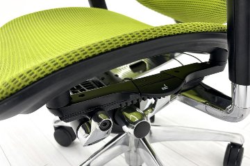 【ポリッシュ脚ピカピカ磨き有！】オカムラ コンテッサチェア 中古 2016年製 エクストラハイバック メッシュ 大型ヘッドレスト 中古オフィス家具 ライムグリーンの画像