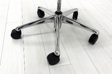 【ポリッシュ脚ピカピカ磨き有！】オカムラ コンテッサチェア 中古 2016年製 エクストラハイバック メッシュ 大型ヘッドレスト 中古オフィス家具 ライムグリーンの画像