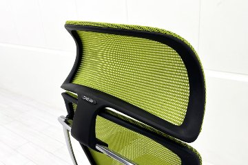 【ポリッシュ脚ピカピカ磨き有！】オカムラ コンテッサチェア 中古 2016年製 エクストラハイバック メッシュ 大型ヘッドレスト 中古オフィス家具 ライムグリーンの画像
