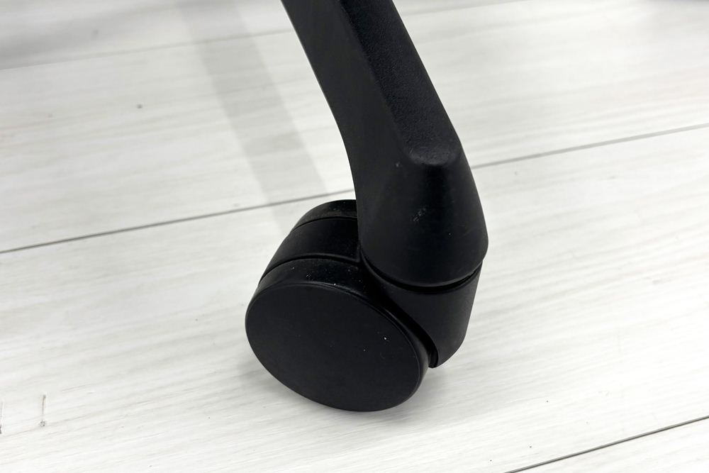 オカムラ シルフィーチェア 中古 ハイバック 2018年製 可動肘 ハンガー付 OKAMURA Sylphy 中古オフィス家具 ライムグリーンの画像