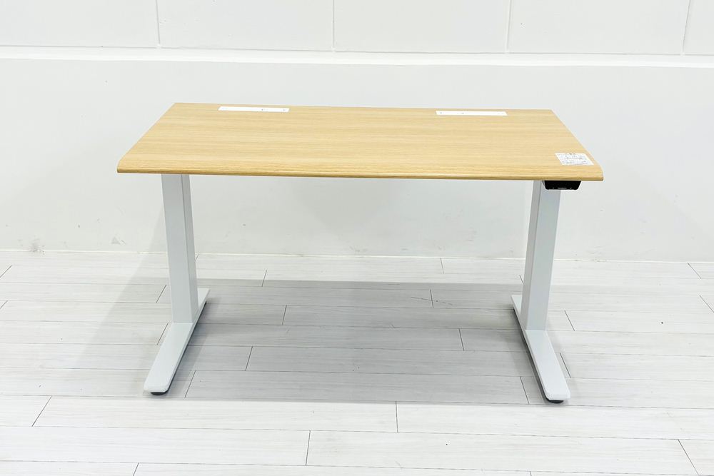 オカムラ スイフト 電動昇降デスク 中古 木目 幅1150 中古オフィス家具 1150/675/650～1250の画像