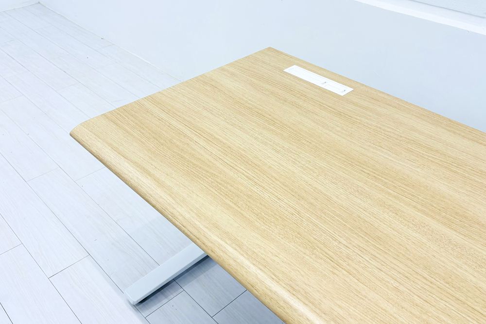 オカムラ スイフト 電動昇降デスク 中古 木目 幅1150 中古オフィス家具 1150/675/650～1250の画像