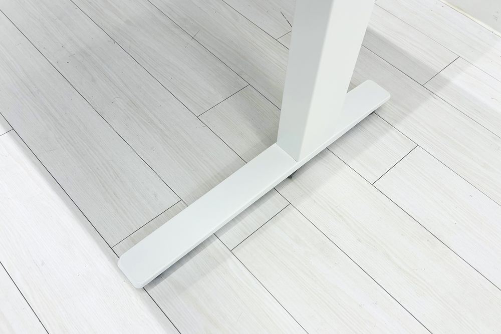 オカムラ スイフト 電動昇降デスク 中古 木目 幅1150 中古オフィス家具 1150/675/650～1250の画像