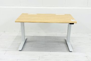 オカムラ スイフト 電動昇降デスク 中古 木目 幅1150 中古オフィス家具 1150/675/650～1250の画像