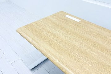 オカムラ スイフト 電動昇降デスク 中古 木目 幅1150 中古オフィス家具 1150/675/650～1250の画像