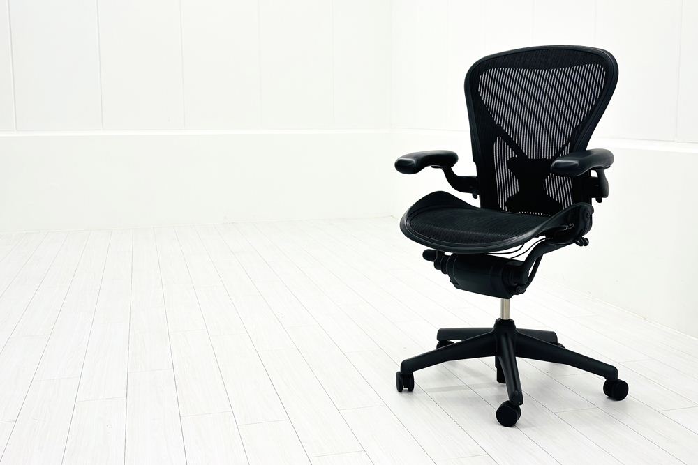 ハーマンミラー アーロンチェア Bサイズ フル装備 中古 ポスチャーフィット Herman Miller Aeron Chair 中古オフィス家具 肘レバーの画像