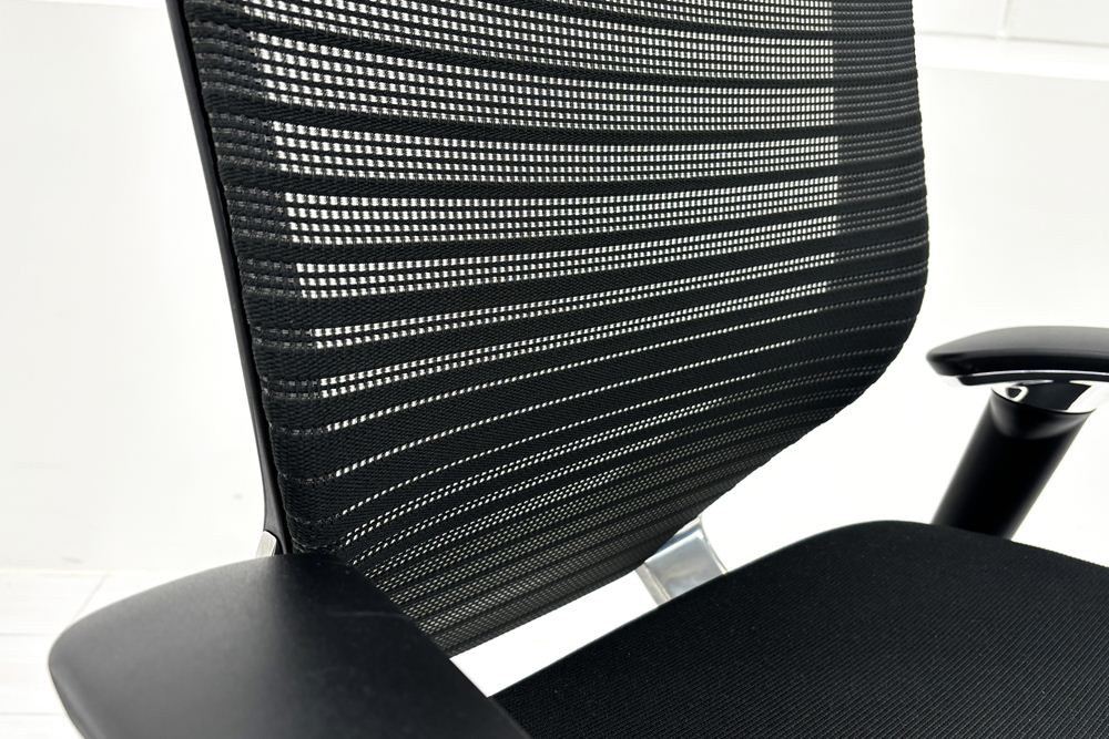 【ポリッシュ脚ピカピカ磨き有！】バロンチェア 中古 2023年製 オカムラ グラデーションメッシュ エクストラハイバック 可動肘 中古オフィス家具 可動ヘッドレスト ブラックの画像