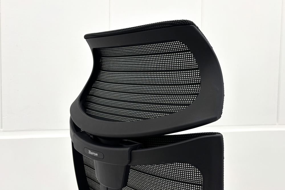 【ポリッシュ脚ピカピカ磨き有！】バロンチェア 中古 2023年製 オカムラ グラデーションメッシュ エクストラハイバック 可動肘 中古オフィス家具 可動ヘッドレスト ブラックの画像
