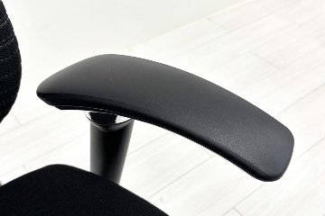 【ポリッシュ脚ピカピカ磨き有！】バロンチェア 中古 2023年製 オカムラ グラデーションメッシュ エクストラハイバック 可動肘 中古オフィス家具 可動ヘッドレスト ブラックの画像