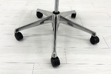 【ポリッシュ脚ピカピカ磨き有！】バロンチェア 中古 2023年製 オカムラ グラデーションメッシュ エクストラハイバック 可動肘 中古オフィス家具 可動ヘッドレスト ブラックの画像