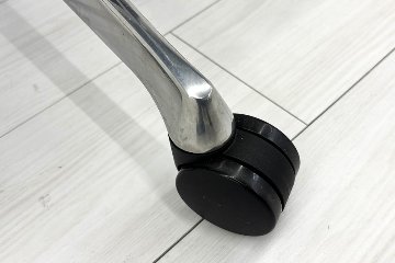 【ポリッシュ脚ピカピカ磨き有！】バロンチェア 中古 2023年製 オカムラ グラデーションメッシュ エクストラハイバック 可動肘 中古オフィス家具 可動ヘッドレスト ブラックの画像