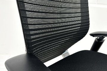 【ポリッシュ脚ピカピカ磨き有！】バロンチェア 中古 2023年製 オカムラ グラデーションメッシュ エクストラハイバック 可動肘 中古オフィス家具 可動ヘッドレスト ブラックの画像