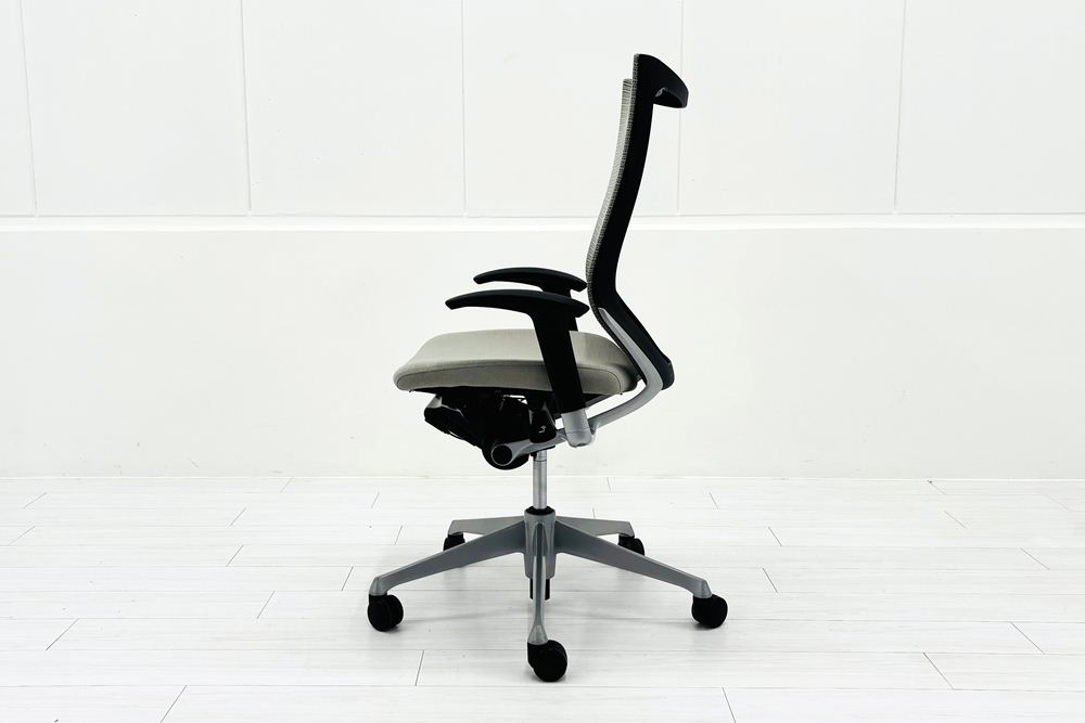 中古 バロンチェア オカムラ OKAMURA Baron 中古オフィス家具 ハイバック 可動肘 ライトグレーの画像