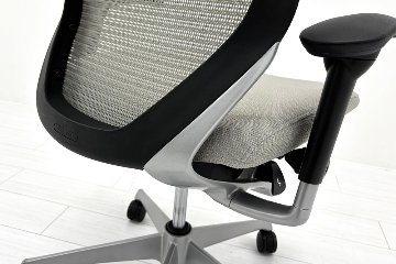 中古 バロンチェア オカムラ OKAMURA Baron 中古オフィス家具 ハイバック 可動肘 ライトグレーの画像