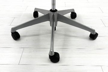 中古 バロンチェア オカムラ OKAMURA Baron 中古オフィス家具 ハイバック 可動肘 ライトグレーの画像