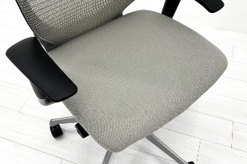 中古 バロンチェア オカムラ OKAMURA Baron 中古オフィス家具 ハイバック 可動肘 ライトグレーの画像