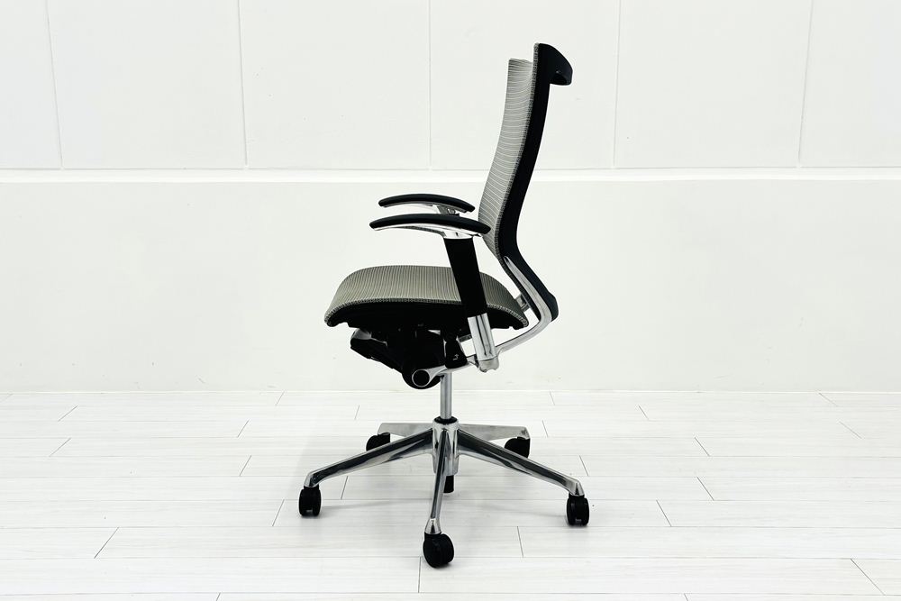 中古 バロンチェア オカムラ OKAMURA Baron 中古オフィス家具 ハイバックメッシュ 可動肘 ライトグレーの画像