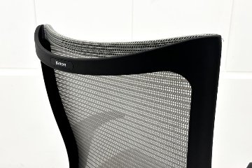 中古 バロンチェア オカムラ OKAMURA Baron 中古オフィス家具 ハイバックメッシュ 可動肘 ライトグレーの画像