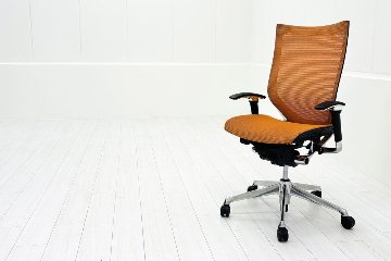 中古 バロンチェア オカムラ OKAMURA Baron 中古オフィス家具 ハイバックメッシュ 可動肘 オレンジの画像