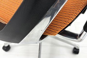 中古 バロンチェア オカムラ OKAMURA Baron 中古オフィス家具 ハイバックメッシュ 可動肘 オレンジの画像