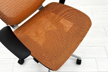 中古 バロンチェア オカムラ OKAMURA Baron 中古オフィス家具 ハイバックメッシュ 可動肘 オレンジの画像