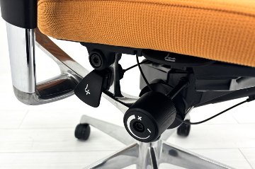 オカムラ 中古 チェア バロンチェア OKAMURA Baron 中古オフィス家具 ハイバック 可動肘 オレンジの画像
