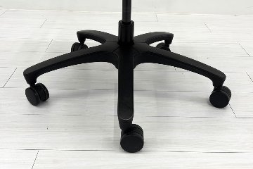 イトーキ エフチェア 中古 2017年製 クッション 固定肘 事務椅子 ITOKI 中古オフィス家具 KF-375JBH-T1M4 レッドの画像