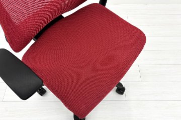 イトーキ エフチェア 中古 2017年製 クッション 固定肘 事務椅子 ITOKI 中古オフィス家具 KF-375JBH-T1M4 レッドの画像