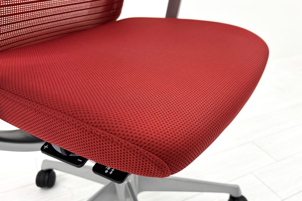 コーラルチェア ハイバック オカムラ 中古 背メッシュ 固定肘 中古オフィス家具 中古チェア Choral レッドの画像