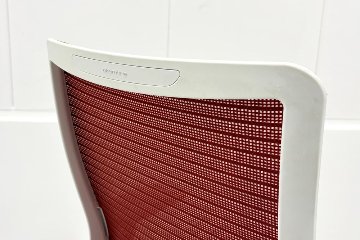 コーラルチェア ハイバック オカムラ 中古 背メッシュ 固定肘 中古オフィス家具 中古チェア Choral レッドの画像
