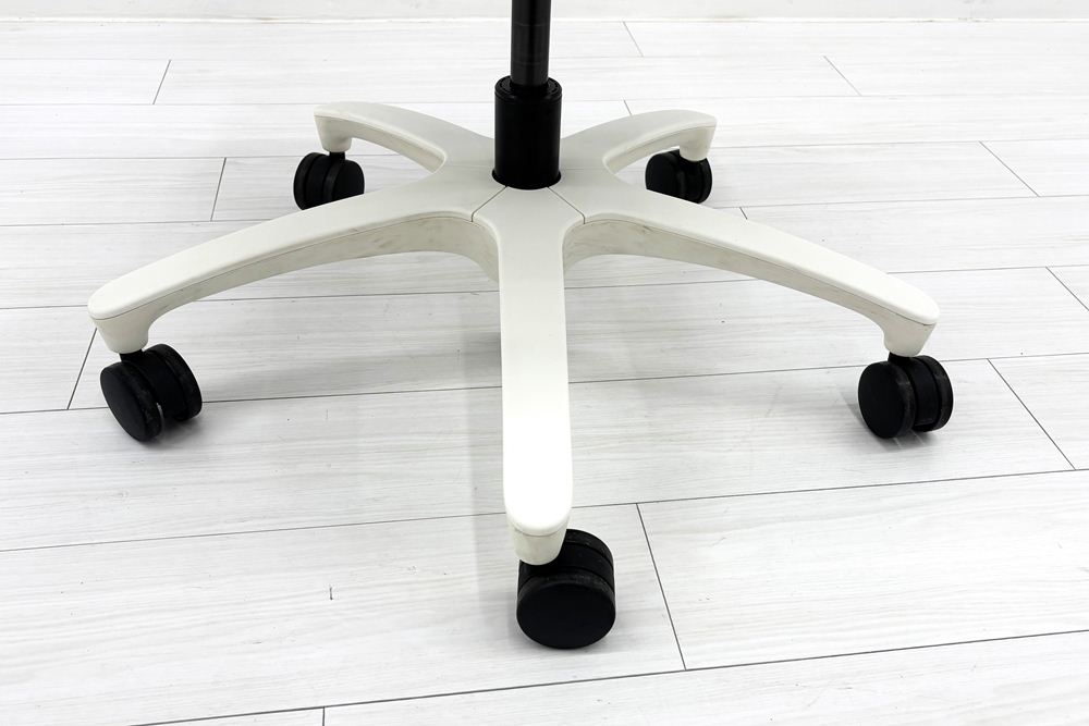 イトーキ エフチェア ローバック 中古 クッション 肘無 事務椅子 ITOKI 中古オフィス家具 レッドの画像