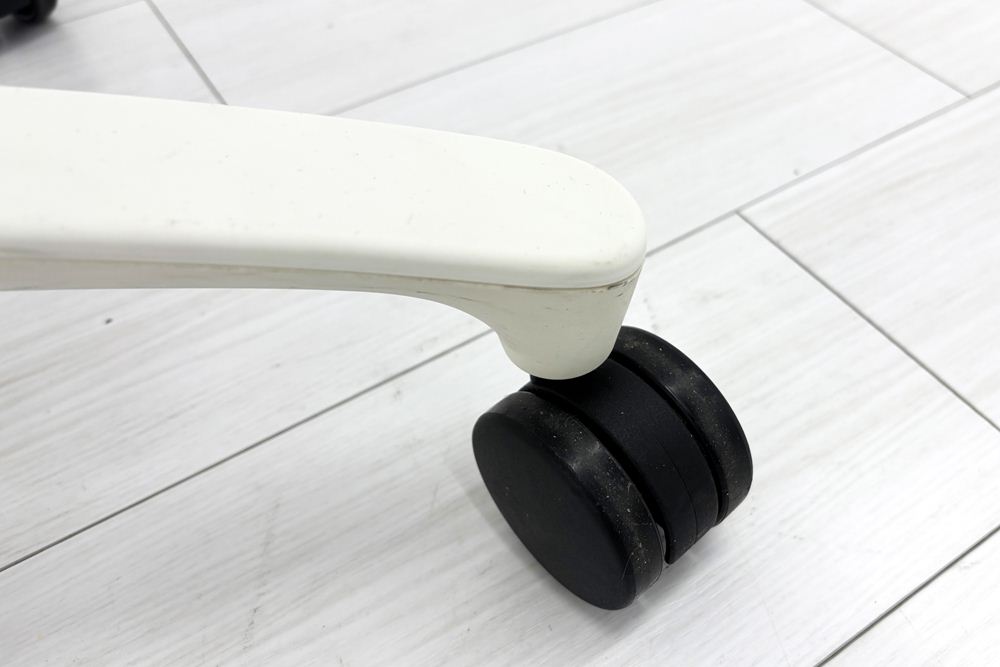 イトーキ エフチェア ローバック 中古 クッション 肘無 事務椅子 ITOKI 中古オフィス家具 レッドの画像
