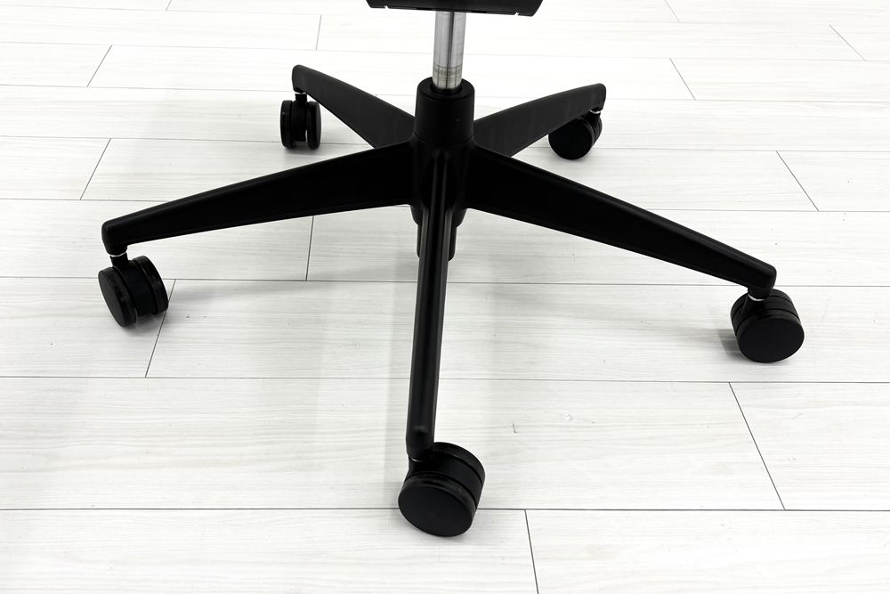 コクヨ ウィザードチェア 肘無 中古 2020年製 ウィザード3 ローバック 中古オフィス家具 KOKUYO Wizard3 グリーンの画像