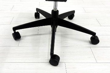 コクヨ ウィザードチェア 肘無 中古 2020年製 ウィザード3 ローバック 中古オフィス家具 KOKUYO Wizard3 グリーンの画像