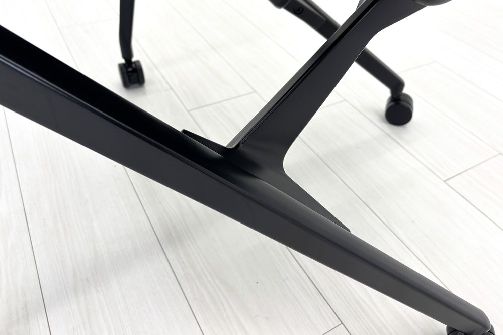 オカムラ Marca(マルカ)シリーズ 肘無 中古 2022年製 【4脚セット】 ミーティングチェア 会議椅子 ネスティングチェア 中古オフィス家具 ブラックの画像