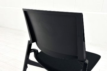 オカムラ Marca(マルカ)シリーズ 肘無 中古 2022年製 ミーティングチェア 会議椅子 ネスティングチェア 中古オフィス家具 ブラックの画像