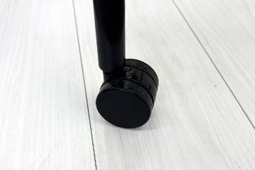 オカムラ Marca(マルカ)シリーズ 肘無 中古 2022年製 ミーティングチェア 会議椅子 ネスティングチェア 中古オフィス家具 ブラックの画像