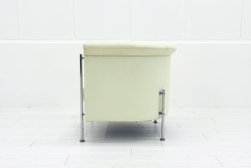 ラウンジチェア シングルソファ 1人用ソファ 中古 多目的チェア 中古オフィス家具 レザー ベージュ系色の画像