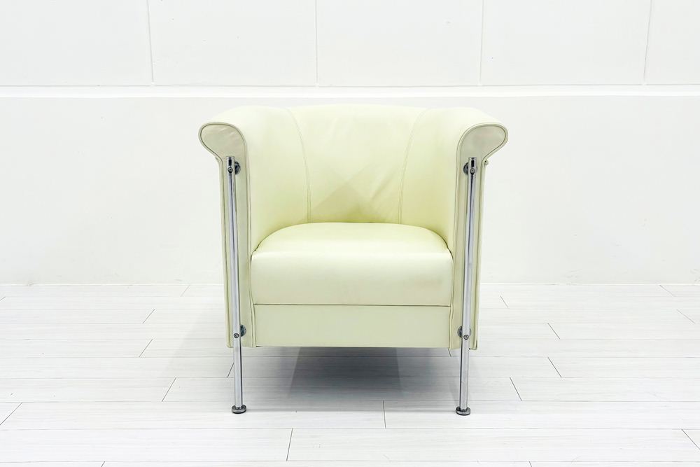 ラウンジチェア シングルソファ 1人用ソファ 中古 多目的チェア 中古オフィス家具 レザー ベージュ系色の画像